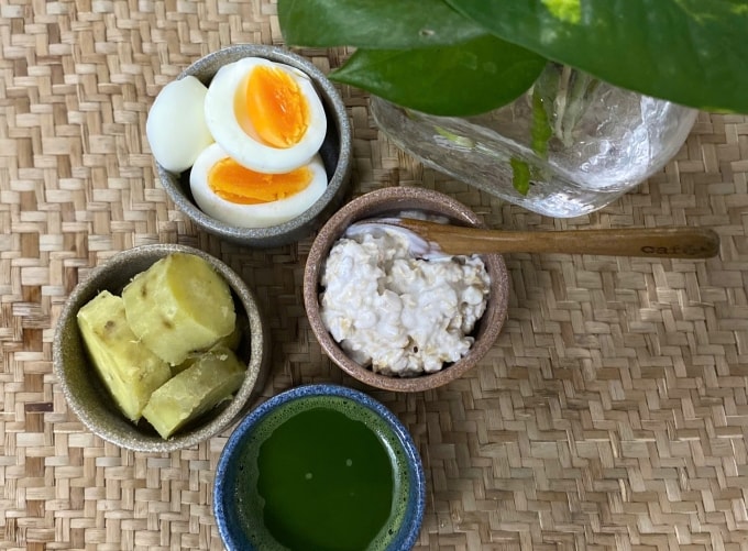 Người bệnh tiểu đường nên ăn sáng với khẩu phần cân bằng giữa tinh bột phức hợp, protein và chất xơ. Ảnh minh họa: Thanh Ba