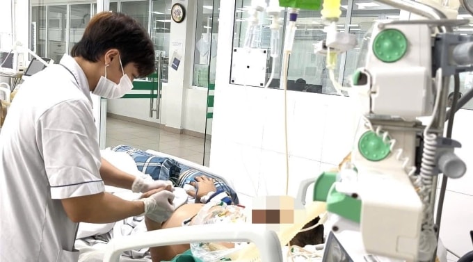 Bệnh nhân nam, 45 tuổi, tái sốt do vi khuẩn tấn công sau khi tình trạng viêm phổi do cúm A cải thiện. Ảnh: Bệnh viện Bệnh Nhiệt đới Trung ương