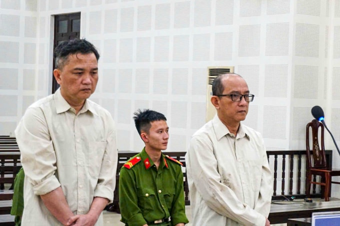 Hai bị cáo Phạm Nguyễn Minh Trung và Phạm Nguyễn Minh Tân tại tòa. Ảnh: Doan Chi