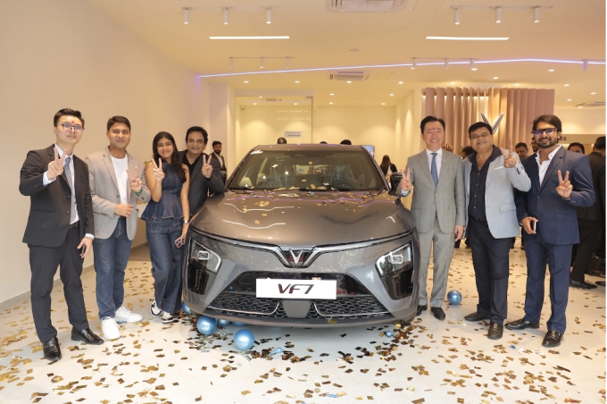 Mẫu VF 7 được trưng bày tại showroom. Ảnh: VinFast