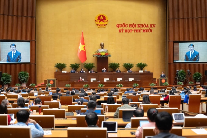 Quốc hội biểu quyết thông qua các luật, nghị quyết tại phiên họp sáng 10/12. Ảnh: Media Quốc hội