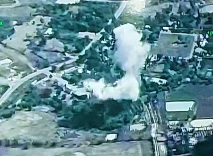 Quân khu 2 Thái Lan công bố hình ảnh chiến đấu cơ F-16 tập kích địa điểm quân sự của Campuchia ở tỉnh Oddar Meanchey. Ảnh: Khaosod