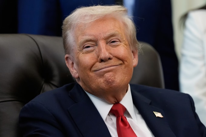 Tổng thống Donald Trump tại Phòng Bầu dục, Nhà Trắng, hôm 16/10. Ảnh: AP