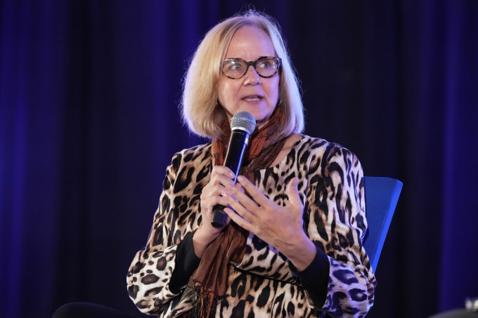 Bà Eileen Higgins phát biểu tại sự kiện ở Miami, ngày 4/12. Ảnh: AP