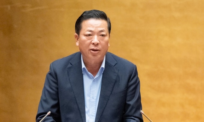 Bộ trưởng Xây dựng Trần Hồng Minh phát biểu tại phiên họp chiều 10/12. Ảnh: Media Quốc hội