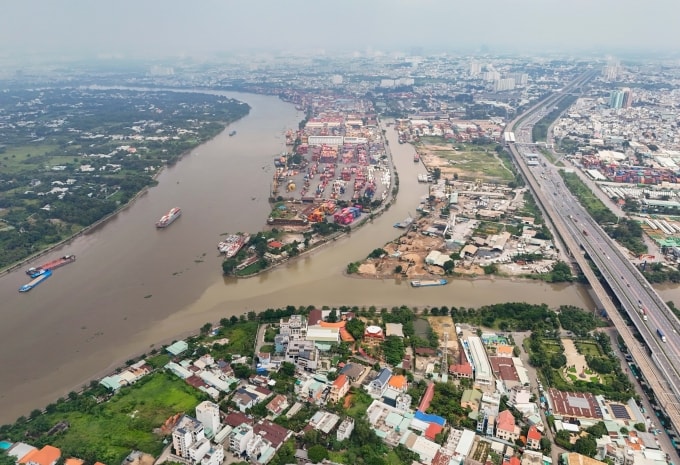 Bất động sản khu Đông TP HCM với hệ thống kho cảng. Ảnh: Quỳnh Trần