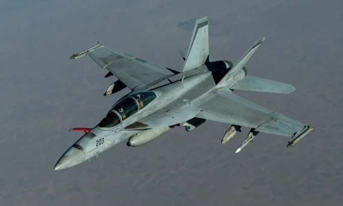 Tiêm kích F/A-18F được triển khai trên tàu sân bay USS Nimitz hồi năm 2020. Ảnh: USAF