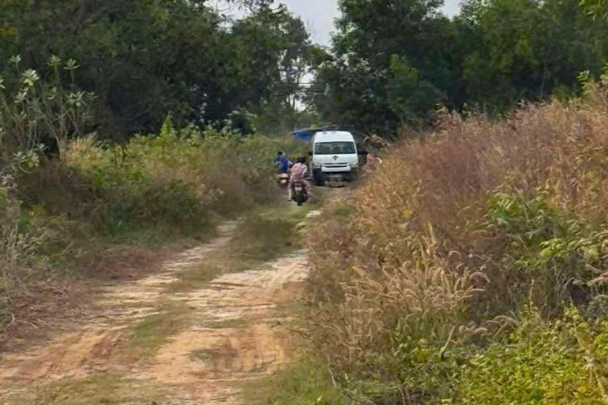 Lực lượng đến hiện trường án mạng tại La Gi, chiều 10/12. Nguyễn Tư