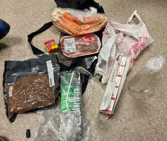 Thực phẩm và hàng cấm được tuồn vào nhà tù Lee CI bằng drone. Ảnh: SCDC