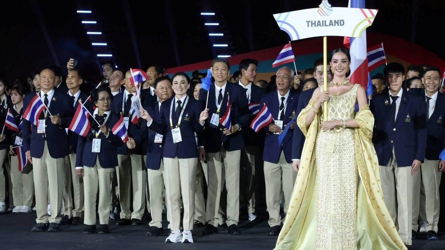 Miss World 2025 gây sốt khi xuất hiện tại khai mạc SEA Games