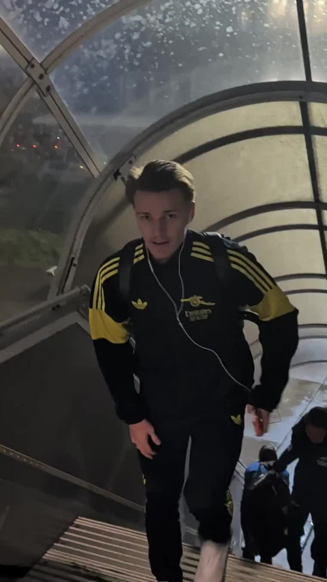 Arsenal sang Bỉ đá Champions League