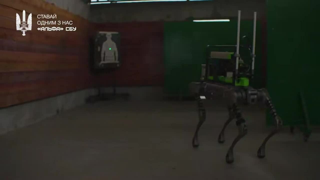Ukraine khoe chó robot gắn súng trường