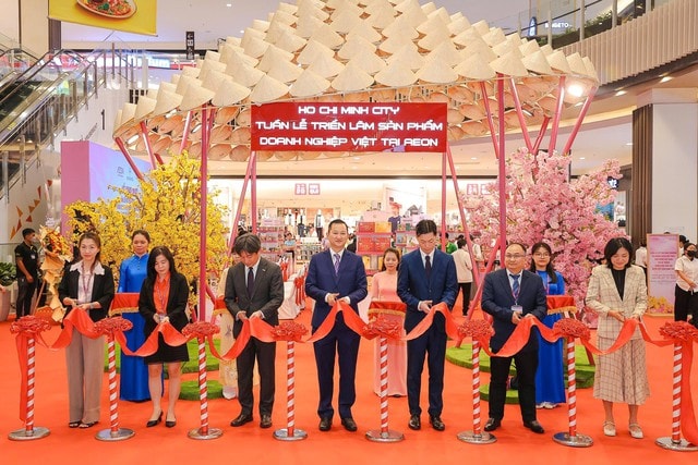 AEON Việt Nam 3 năm liền vào top 3 doanh nghiệp bền vững ngành thương mại - dịch vụ - Ảnh 2.