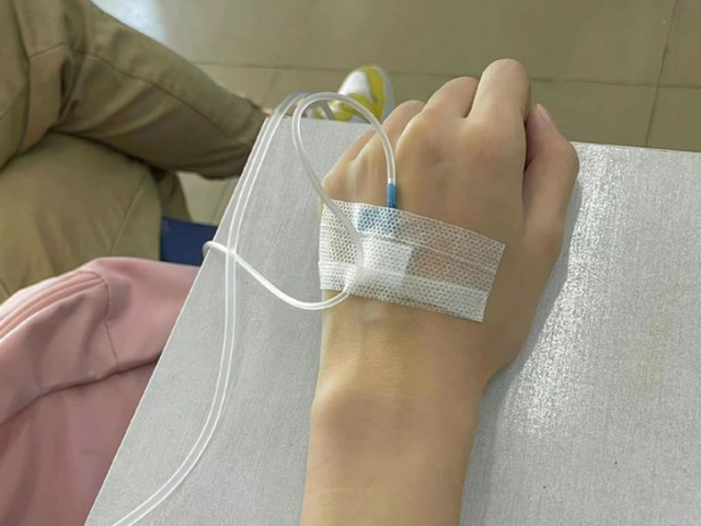 Người đàn ông 49 tuổi nguy kịch vì lái xe mặc thứ "quen thuộc" - Ảnh 1.