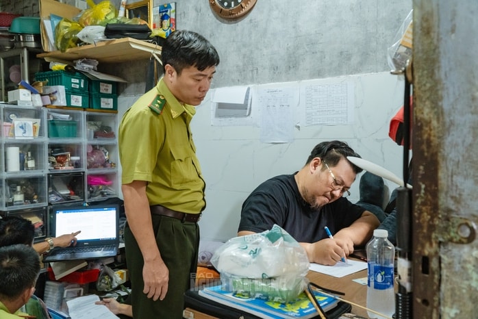 VIDEO: Đột kích căn nhà ở Bình Thạnh, phát hiện 202 con kỳ nhông nuôi nhốt trái phép - Ảnh 3.