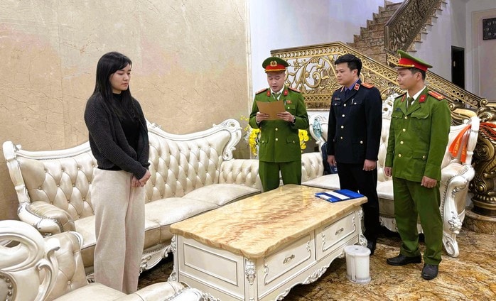 Bắt vợ chồng chủ tiệm vàng nổi tiếng ở Thanh Hóa - Ảnh 2.