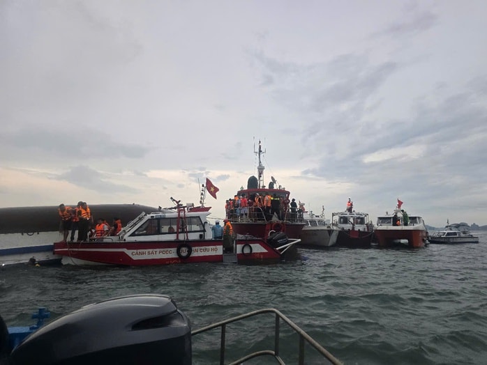 Tàu du lịch trên vịnh Hạ Long sẽ được lắp đặt thiết bị thông tin liên lạc AIS- Ảnh 2. Tàu du lịch trên vịnh Hạ Long sẽ được lắp đặt thiết bị thông tin liên lạc AIS- Ảnh 2.