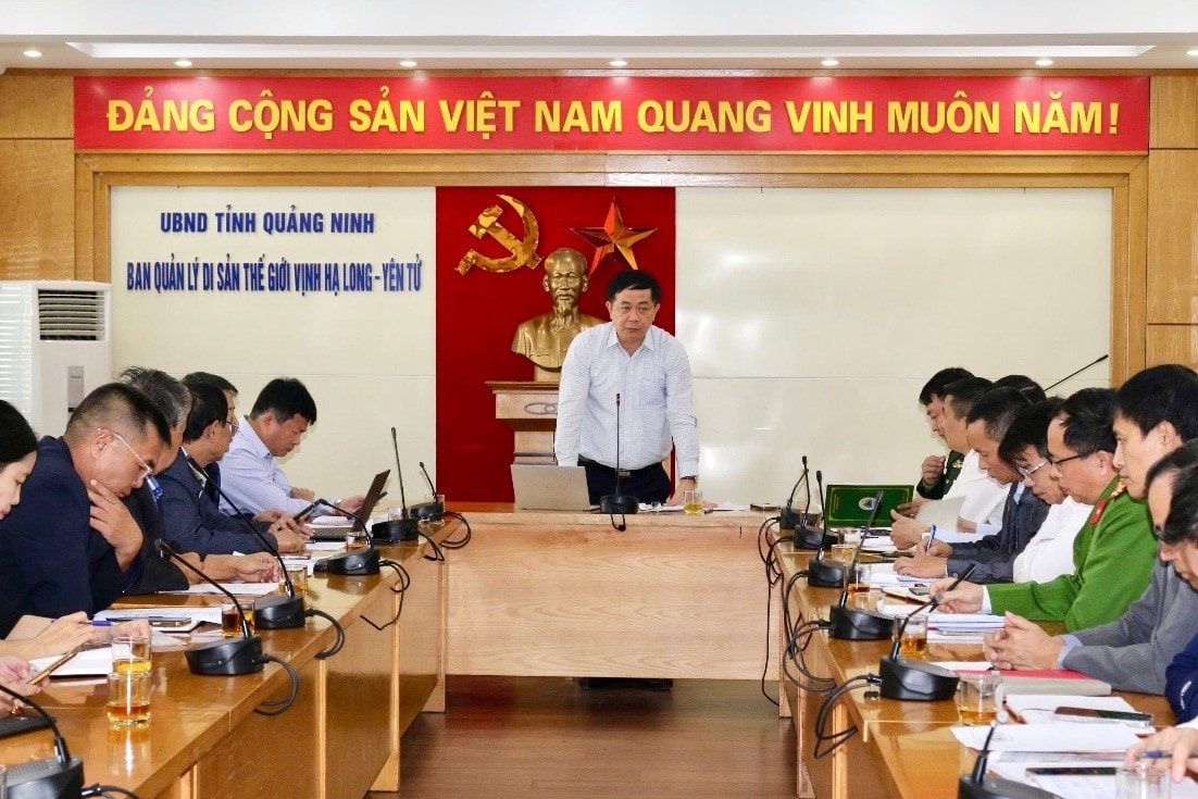 Từ hôm nay 10/12, khi mua vé tham quan Vịnh Hạ Long du khách cần cung cấp thông tin gì?- Ảnh 1. Từ hôm nay 10/12, khi mua vé tham quan Vịnh Hạ Long du khách cần cung cấp thông tin gì?- Ảnh 1.