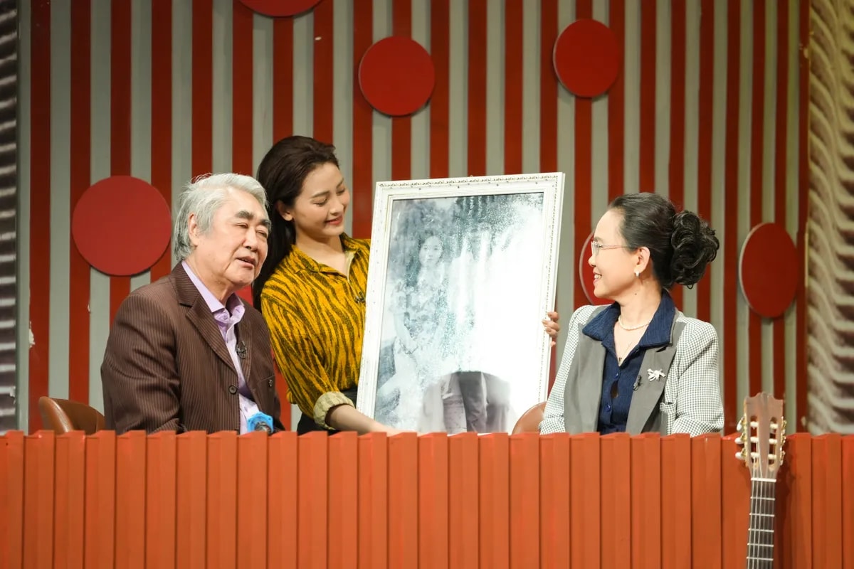 NSND Quang Thọ và vợ trong chương trình 