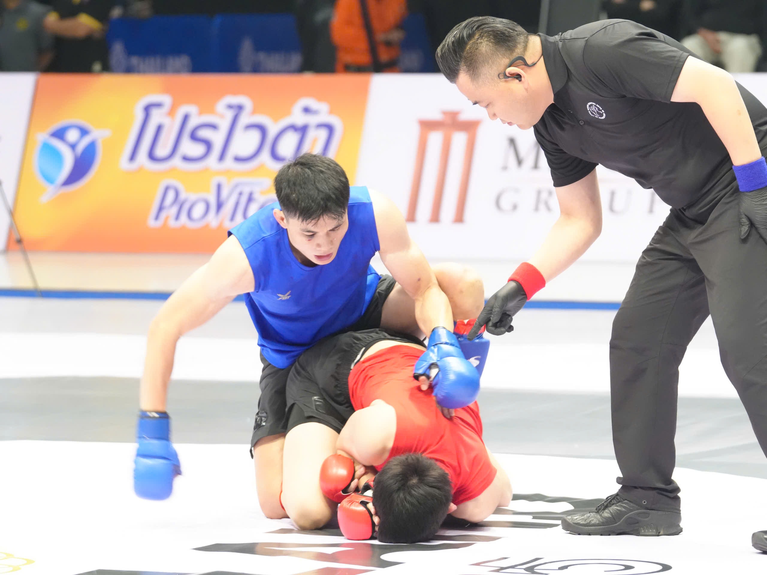 Quàng Văn Minh là một trong 2 võ sĩ MMA Việt Nam giành HCV SEA Games 33.