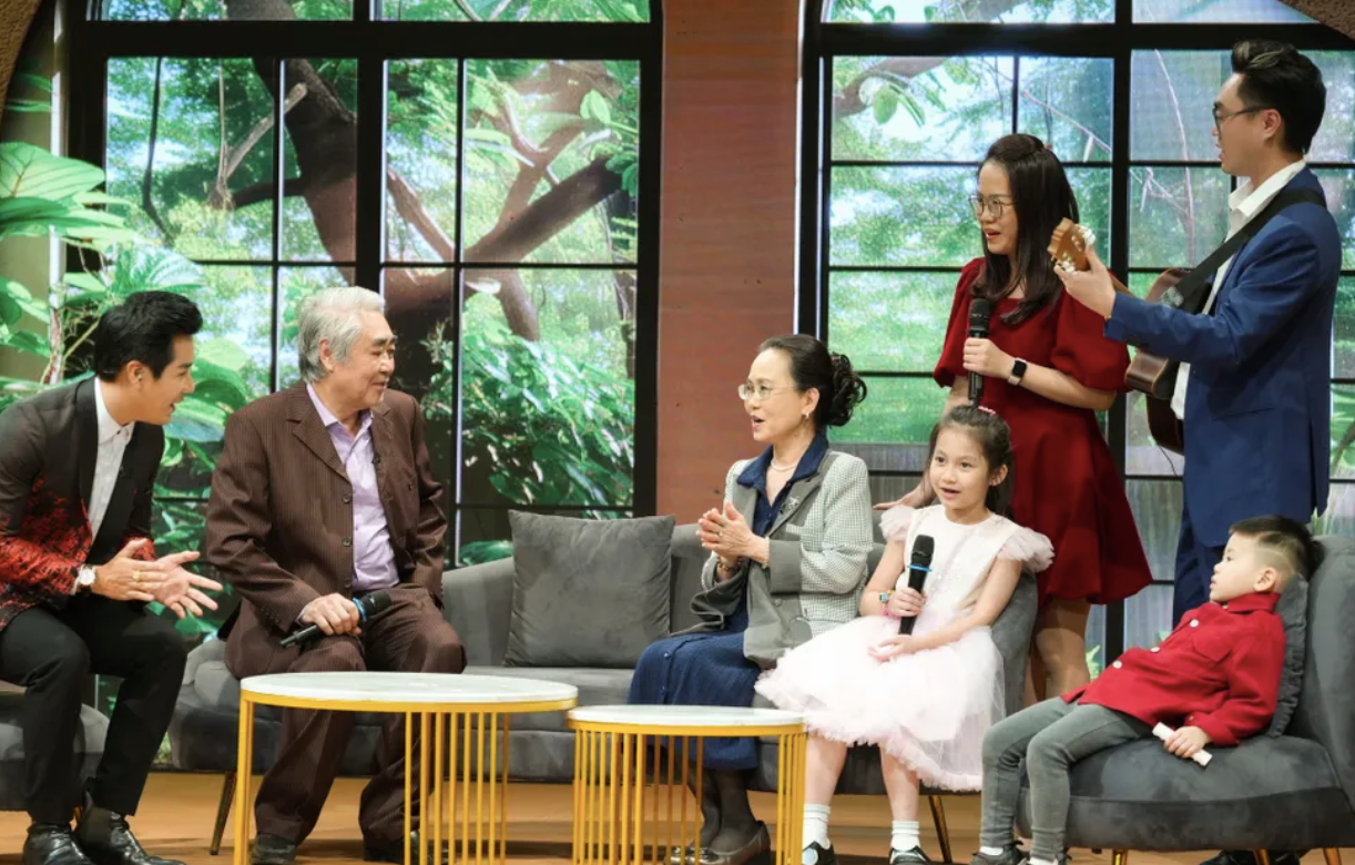 Vợ cùng con trai, các cháu của NSND Quang Thọ.