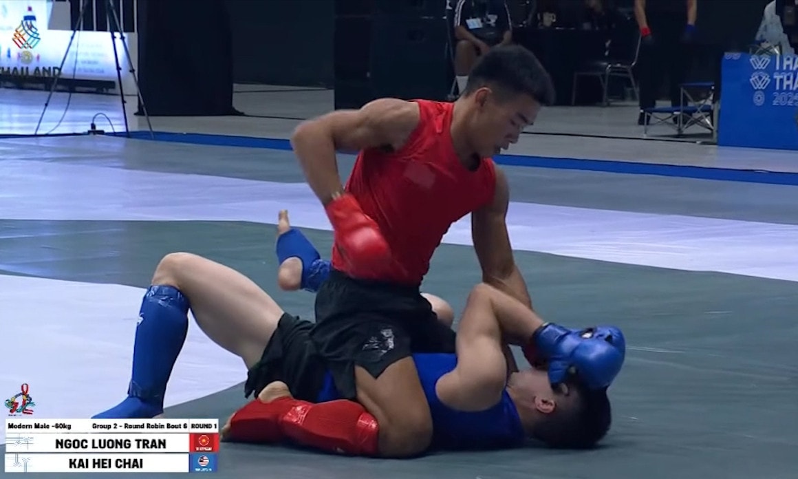 Trần Ngọc Lượng giải quyết trận đấu nhanh.