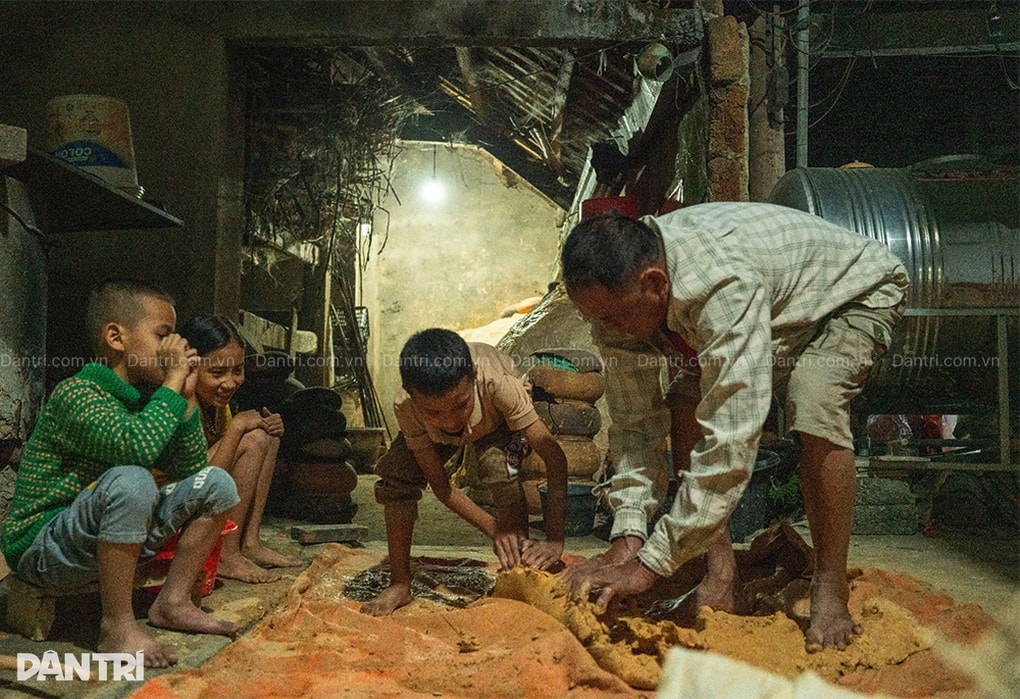 Người đàn ông mắc ung thư hiếm phải khoét một mắt, gồng gánh nuôi 3 con nhỏ - 3