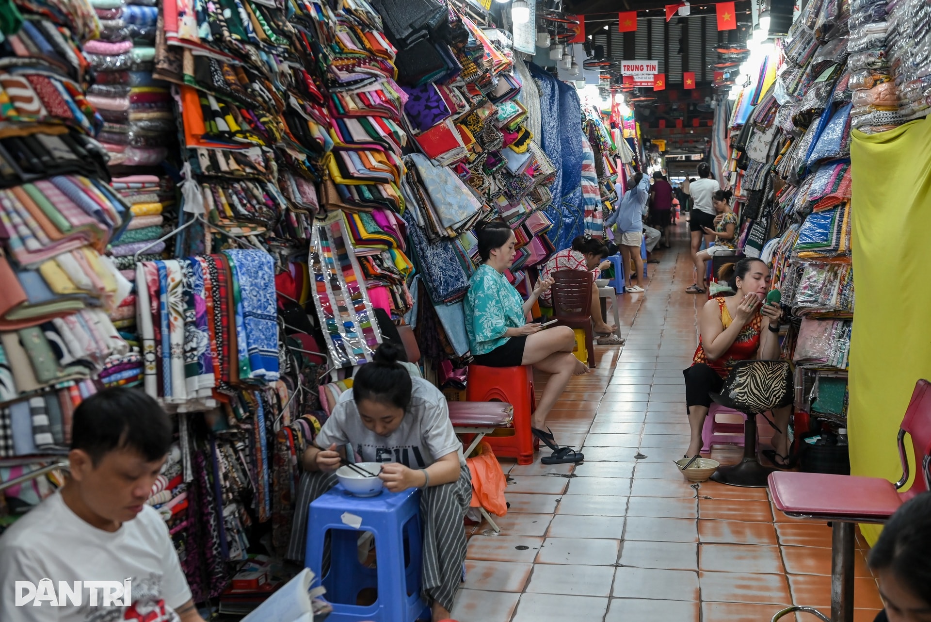 Ngắm chợ Tân Định, hơi thở Sài Gòn xưa giữa lòng đô thị - 2 Ngắm chợ Tân Định, hơi thở Sài Gòn xưa giữa lòng đô thị - 2