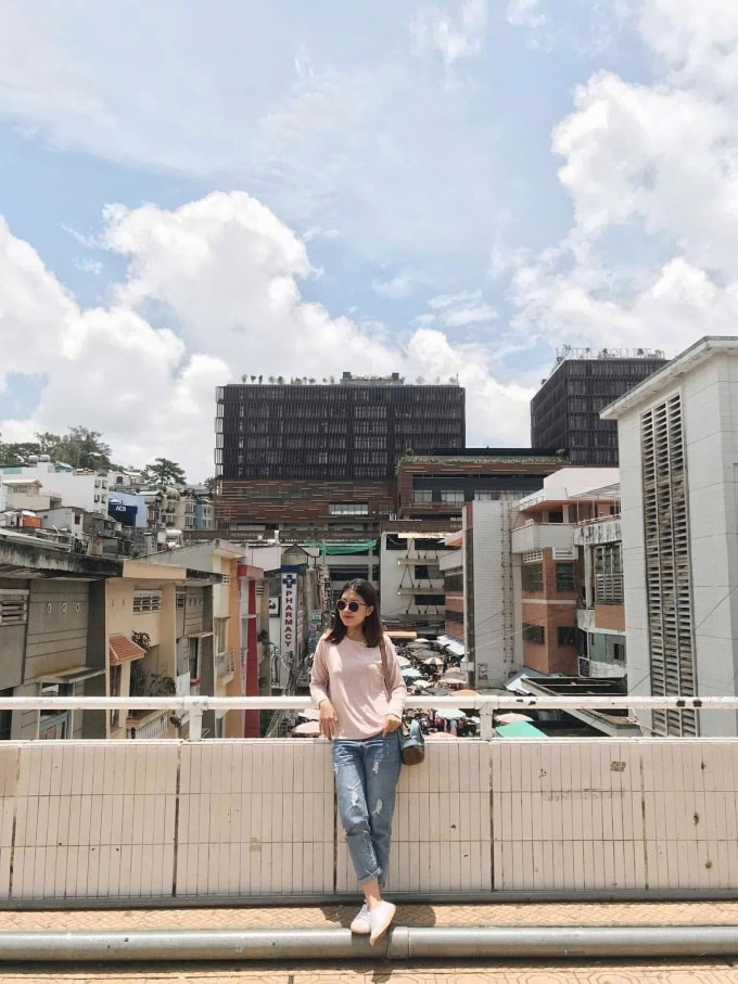 Thùy Anh trong chuyến du lịch đến Đà Lạt để tránh bụi mịn ngày 8/12. Ảnh: Nhân vật cung cấp