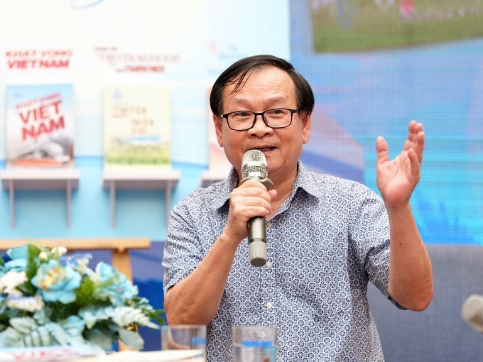 Nhà văn Nguyễn Nhật Ánh chia sẻ quan điểm về việc nuôi dưỡng văn hóa đọc tại buổi tọa đàm. Ảnh: BTC cung cấp