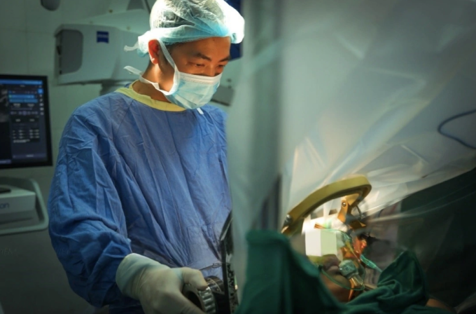 Một ca phẫu thuật thần kinh tại Bệnh viện Việt Đức. Ảnh: Bệnh viện cung cấp