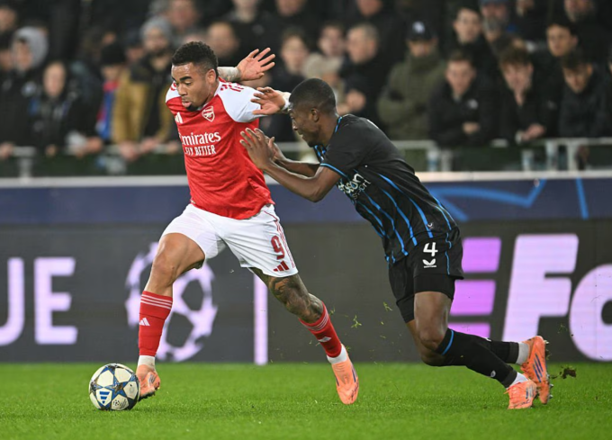 Gabriel Jesus (áo đỏ) vào thay Viktor Gyokeres từ phút 62. Ảnh: Arsenal FC