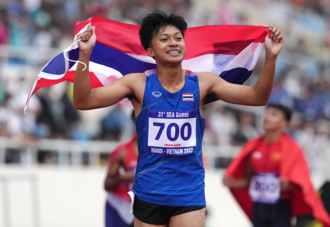 VĐV Thái Lan Puripol Boonson giành HC vàng chạy 100m tại SEA Games 31 trên sân Mỹ Đình ở Hà Nội. Ảnh: AFP