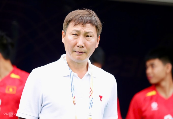 HLV Kim Sang-sik trong trận Việt Nam thắng Malaysia 2-1 ở lượt cuối bảng B bóng đá nam SEA Games 33, trên sân Rajamangala ở Bangkok, Thái Lan ngày 11/12/2025. Ảnh: Hiếu Lương