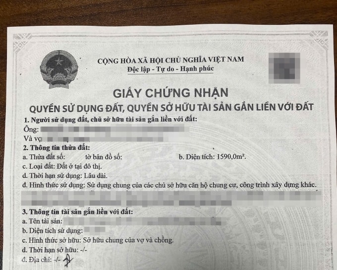 Sổ đỏ photocopy được dùng để nộp cho tổ dân phố. Ảnh: Phạm Dự