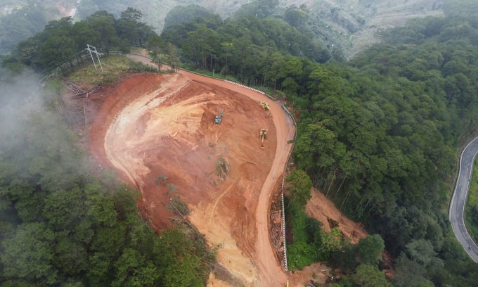 Đồi nứt trên đèo Dran đã được cắt hạ. Ảnh: Khánh Hương