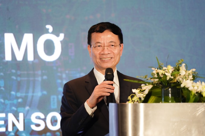 Bộ trưởng Nguyễn Mạnh Hùng nói về việc phát triển AI tại Việt Nam trong Diễn đàn Công nghệ mở 2025. Ảnh: Lưu Quý