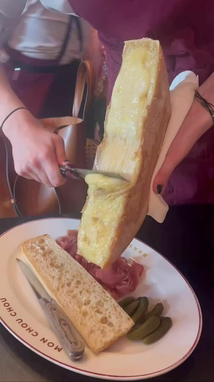 Phomai nướng Raclette - món ăn ấm áp mùa Giáng sinh