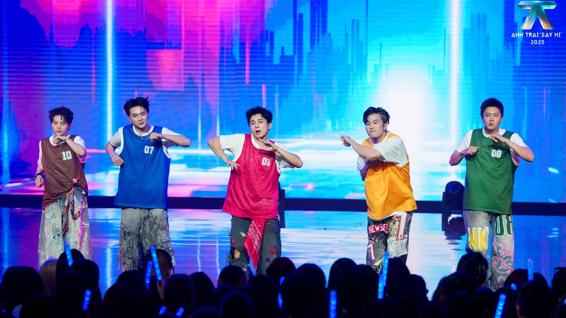 Sơn.K khoe vũ đạo tại Anh trai say hi