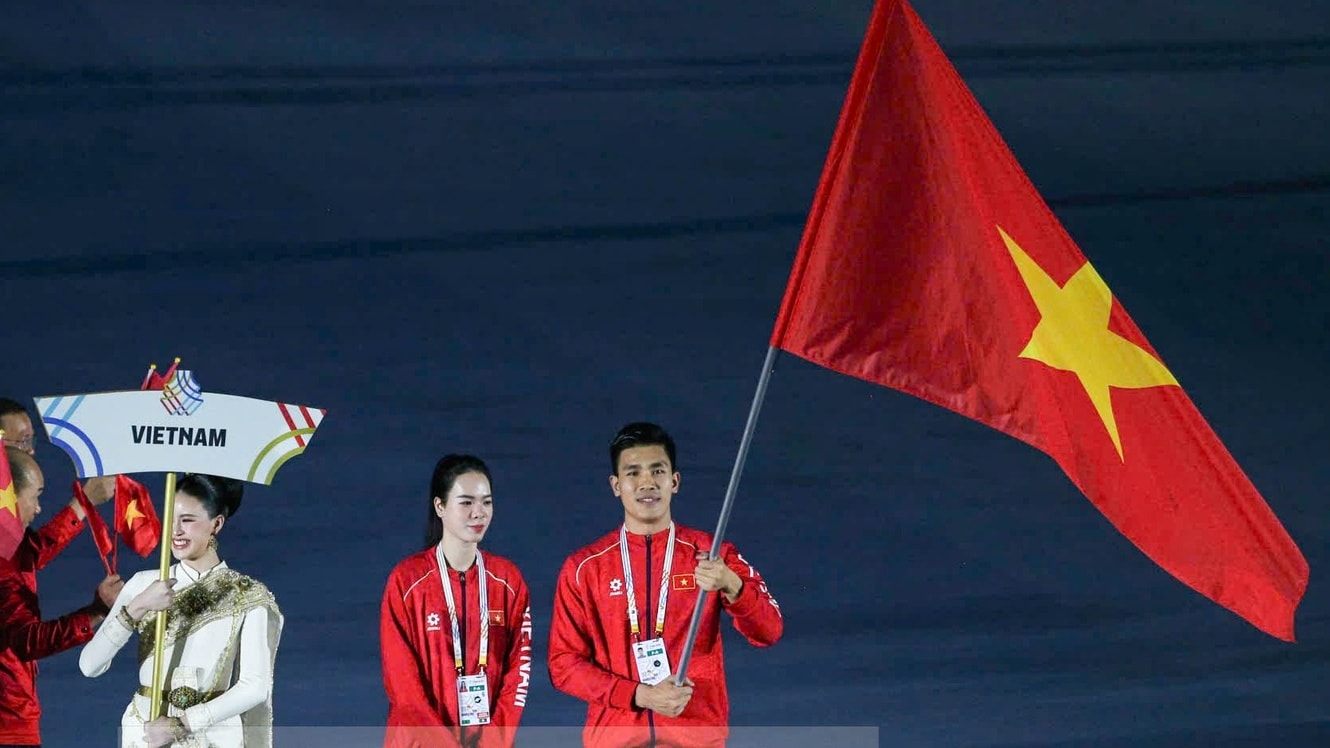 Đoàn thể thao Việt Nam diễu hành tại khai mạc SEA Games 33