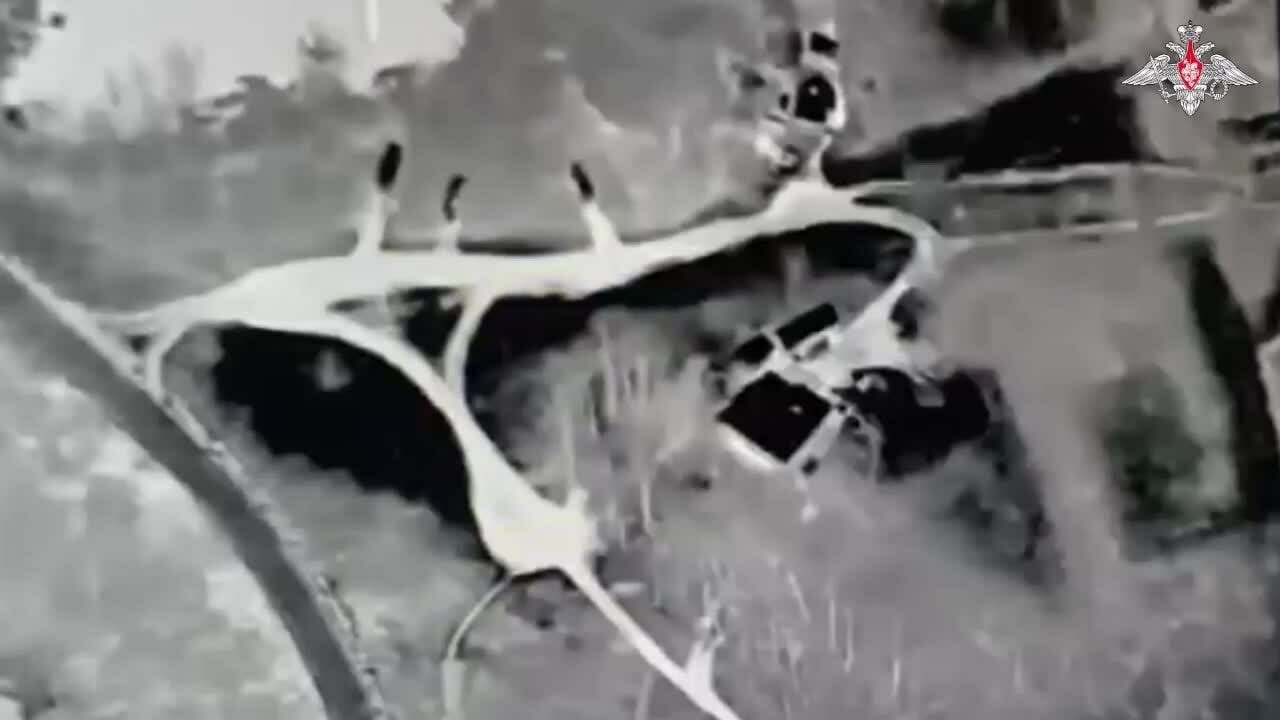 Khoảnh khắc tên lửa Nga 'tập kích liên tiếp 3 xe phóng HIMARS'