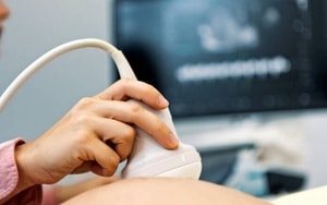 Đau họng đi khám, người đàn ông phát hiện mắc 4 loại ung thư - Ảnh 2.