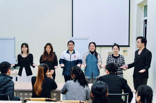 MC thầy giáo Công Sơn cùng hành trình đào tạo MC chuyên nghiệp - Ảnh 3.