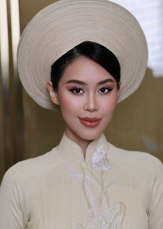 Câu chuyện ẩn chứa đằng sau chiếc áo dài tơ sen của 'công chúa hàng hiệu' Tiên Nguyễn- Ảnh 4. Câu chuyện ẩn chứa đằng sau chiếc áo dài tơ sen của 'công chúa hàng hiệu' Tiên Nguyễn- Ảnh 4.