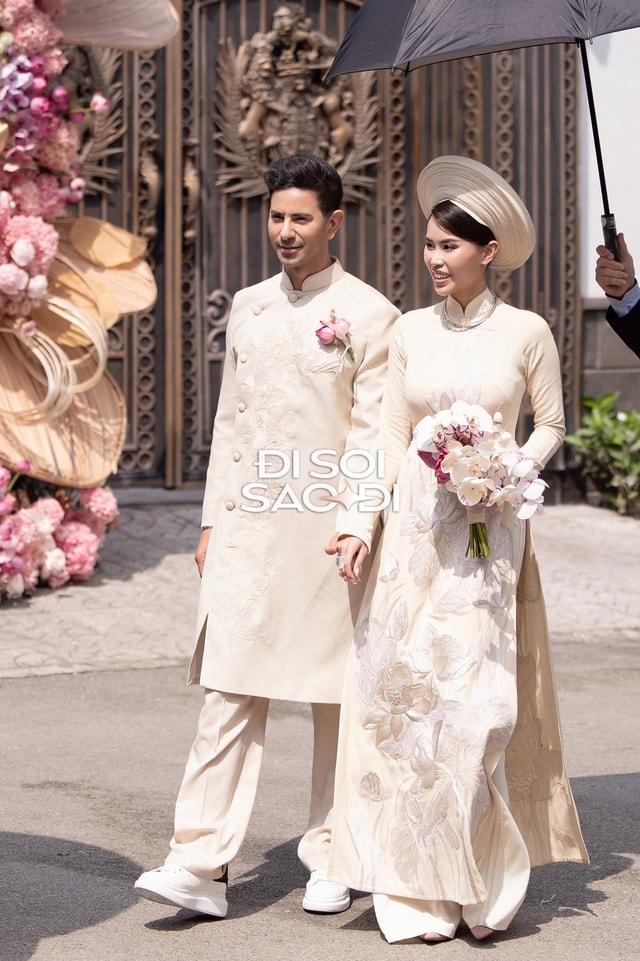 Câu chuyện ẩn chứa đằng sau chiếc áo dài tơ sen của 'công chúa hàng hiệu' Tiên Nguyễn- Ảnh 1. Câu chuyện ẩn chứa đằng sau chiếc áo dài tơ sen của 'công chúa hàng hiệu' Tiên Nguyễn- Ảnh 1.