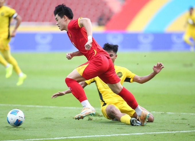 Hạ gục U22 Malaysia, U22 Việt Nam tiến vào bán kết SEA Games 33- Ảnh 1. Hạ gục U22 Malaysia, U22 Việt Nam tiến vào bán kết SEA Games 33- Ảnh 1.