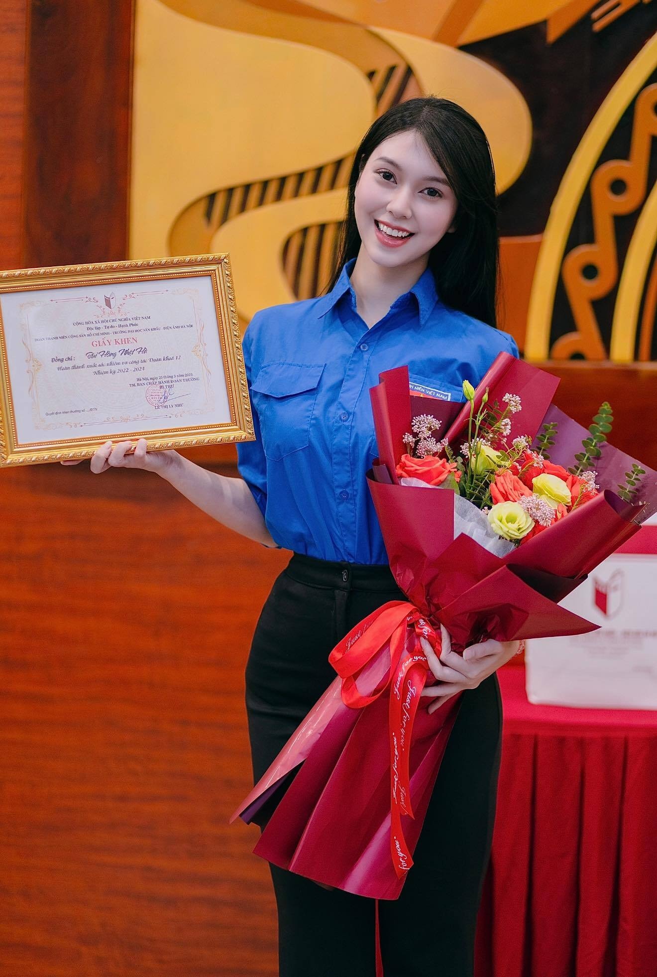 Nữ diễn viên từng theo học khoa Diễn viên kịch hát tại Trường Đại Học Sân khấu Điện ảnh Hà Nội đồng thời còn theo học Học viện Tài chính và Học viện Kinh doanh công nghệ Hà Nội.