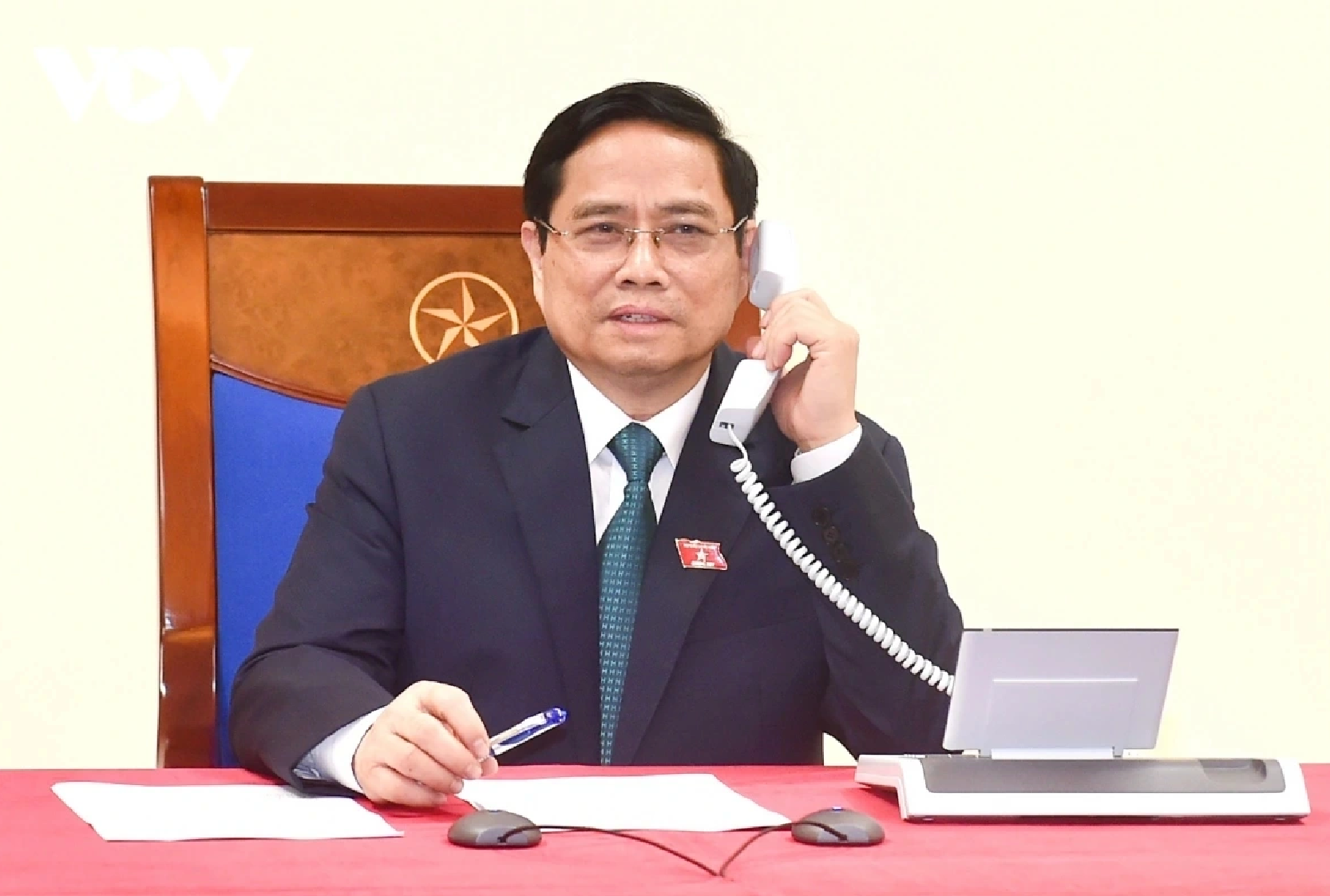 Thủ tướng Phạm Minh Chính điện đàm với Thủ tướng Malaysia Anwar Ibrahim.