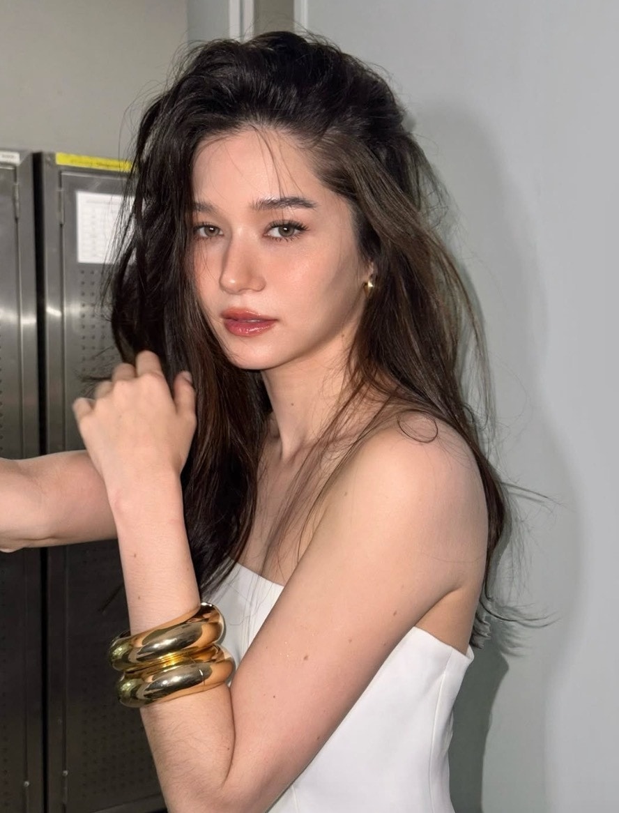 Cô viết: “Giọng hát của tôi lệch nhịp đến khó tin. Tôi cảm thấy danh tiếng, hình ảnh và sự nghiệp của mình bị ảnh hưởng nặng nề. Ít nhất, tôi cần được lên tiếng để tự bảo vệ mình”.