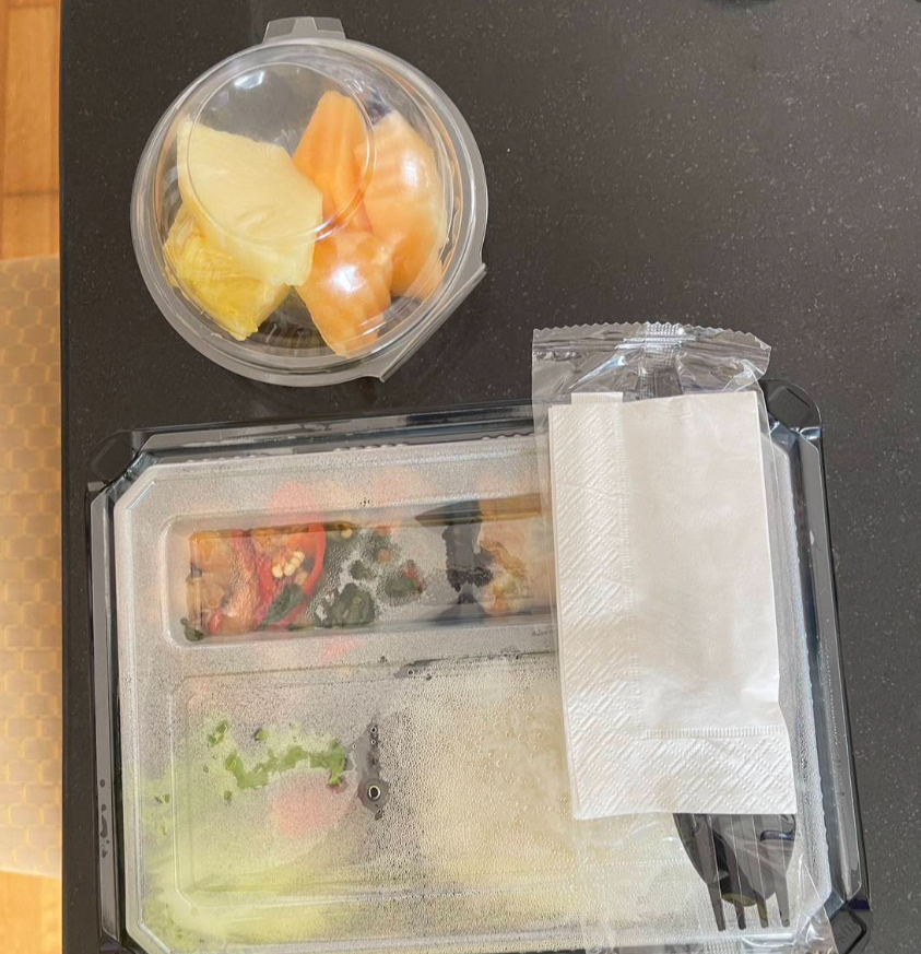 Hình ảnh suất cơm trưa được Futsal Poonpoon chia sẻ kèm dòng trạng thái.